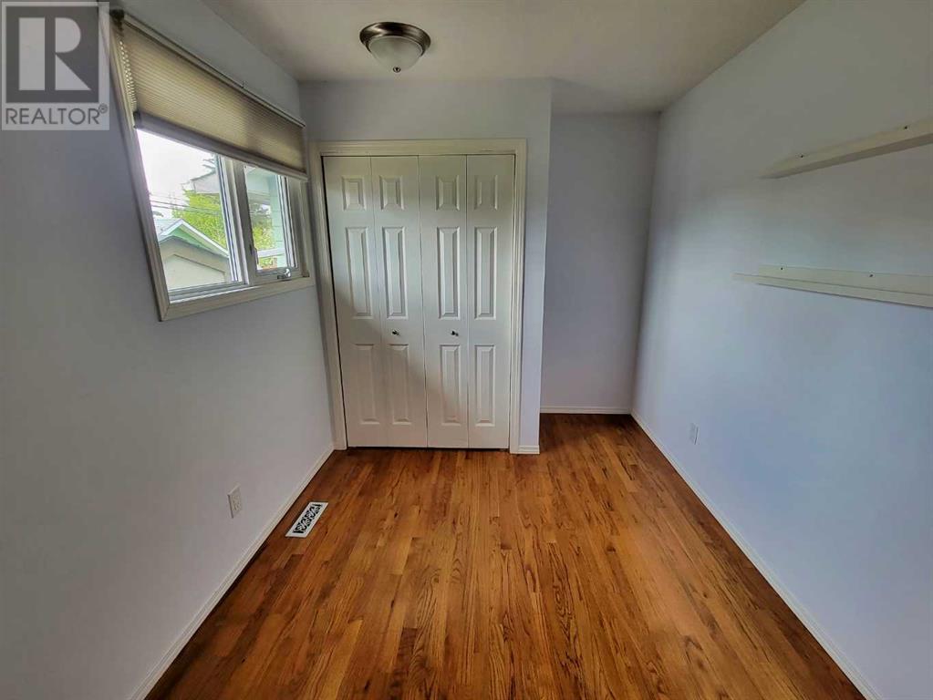 Single Family House Bungalow for Sale in  Dovercliffe Way SE Dover Calgary 