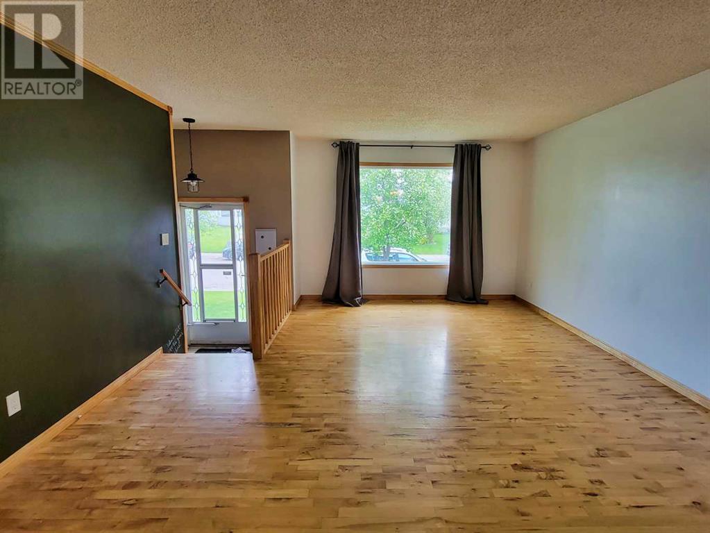 Single Family House Bungalow for Sale in  Dovercliffe Way SE Dover Calgary 