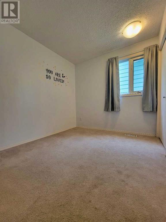 Single Family House Bungalow for Sale in  Dovercliffe Way SE Dover Calgary 
