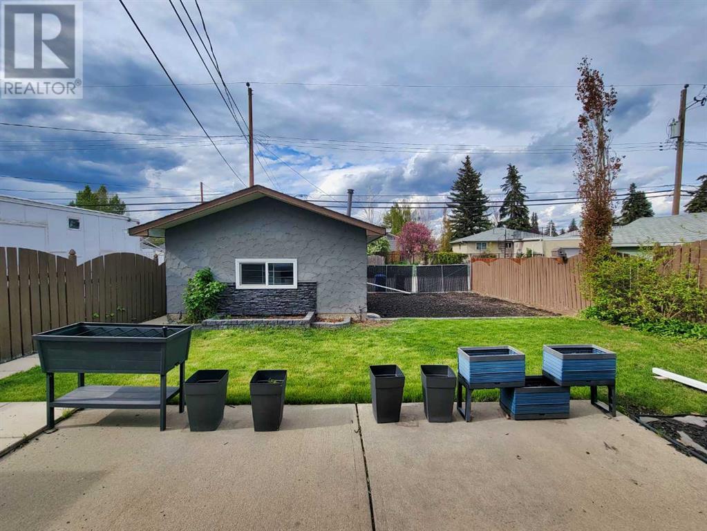 Single Family House Bungalow for Sale in  Dovercliffe Way SE Dover Calgary 