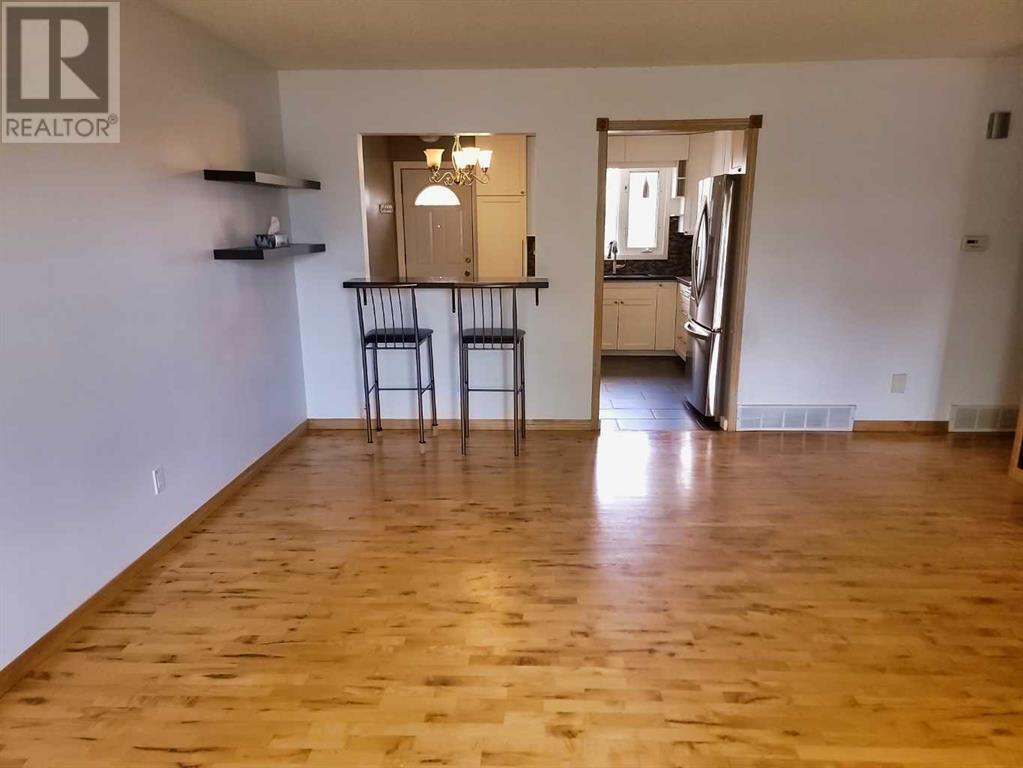 Single Family House Bungalow for Sale in  Dovercliffe Way SE Dover Calgary 