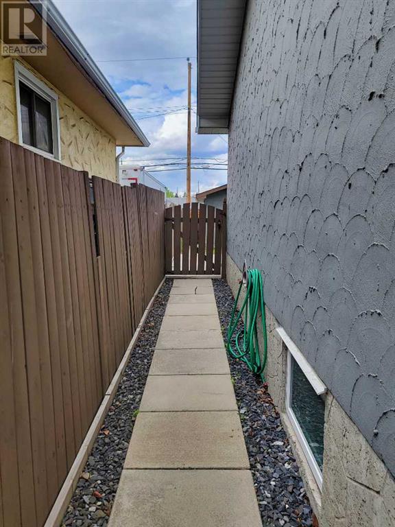 Single Family House Bungalow for Sale in  Dovercliffe Way SE Dover Calgary 