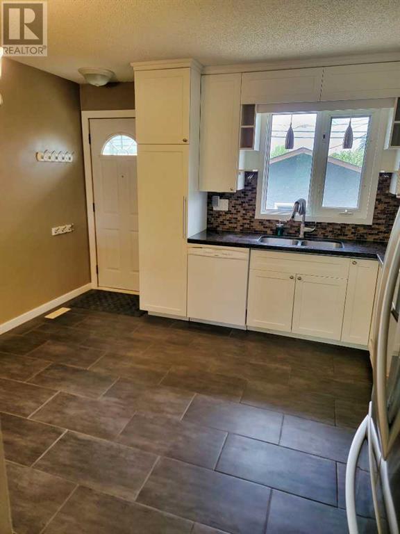 Single Family House Bungalow for Sale in  Dovercliffe Way SE Dover Calgary 