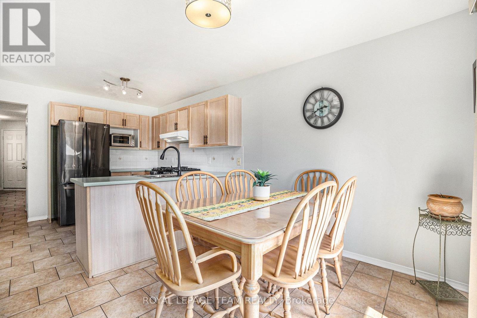 Photo 18 of 36 Nakota Way, Ottawa ON