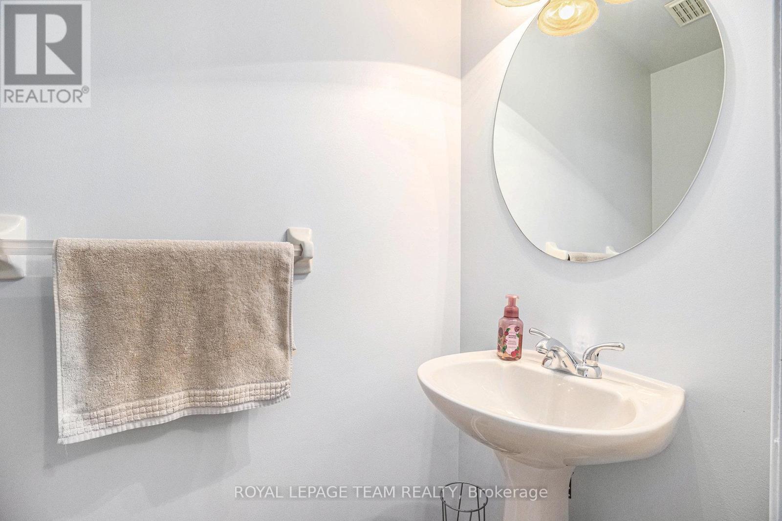 Photo 16 of 36 Nakota Way, Ottawa ON
