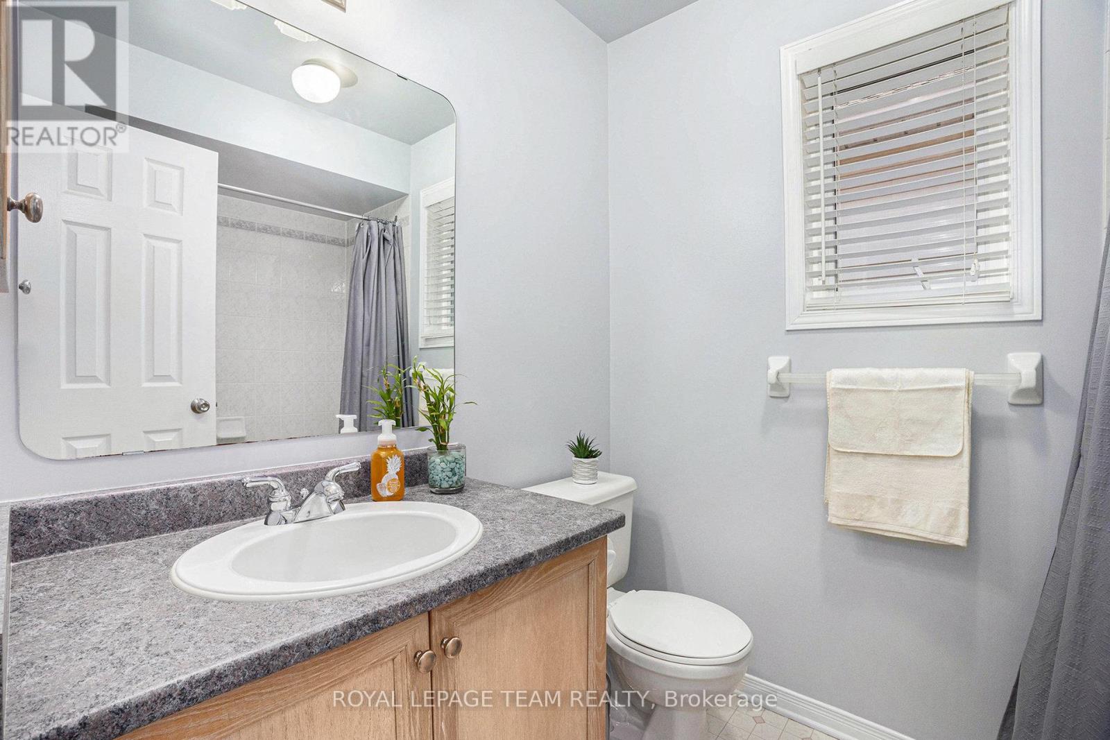 Photo 4 of 36 Nakota Way, Ottawa ON