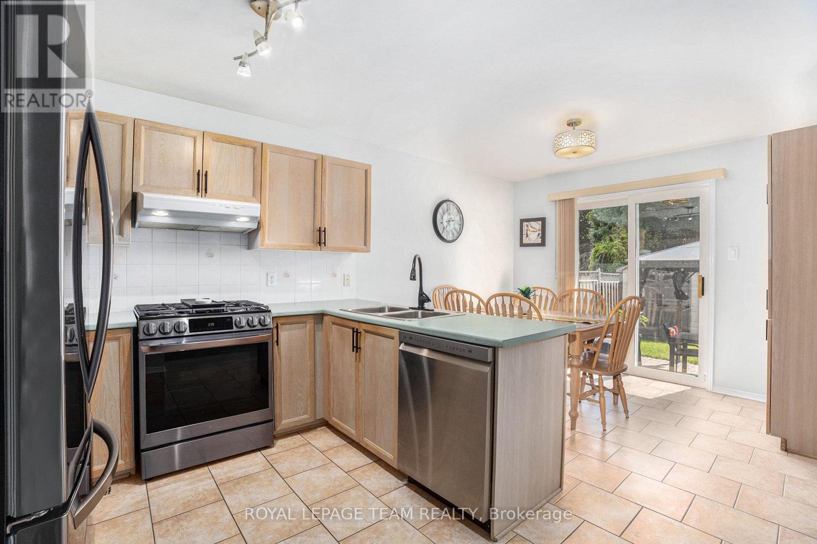 Photo 26 of 36 Nakota Way, Ottawa ON