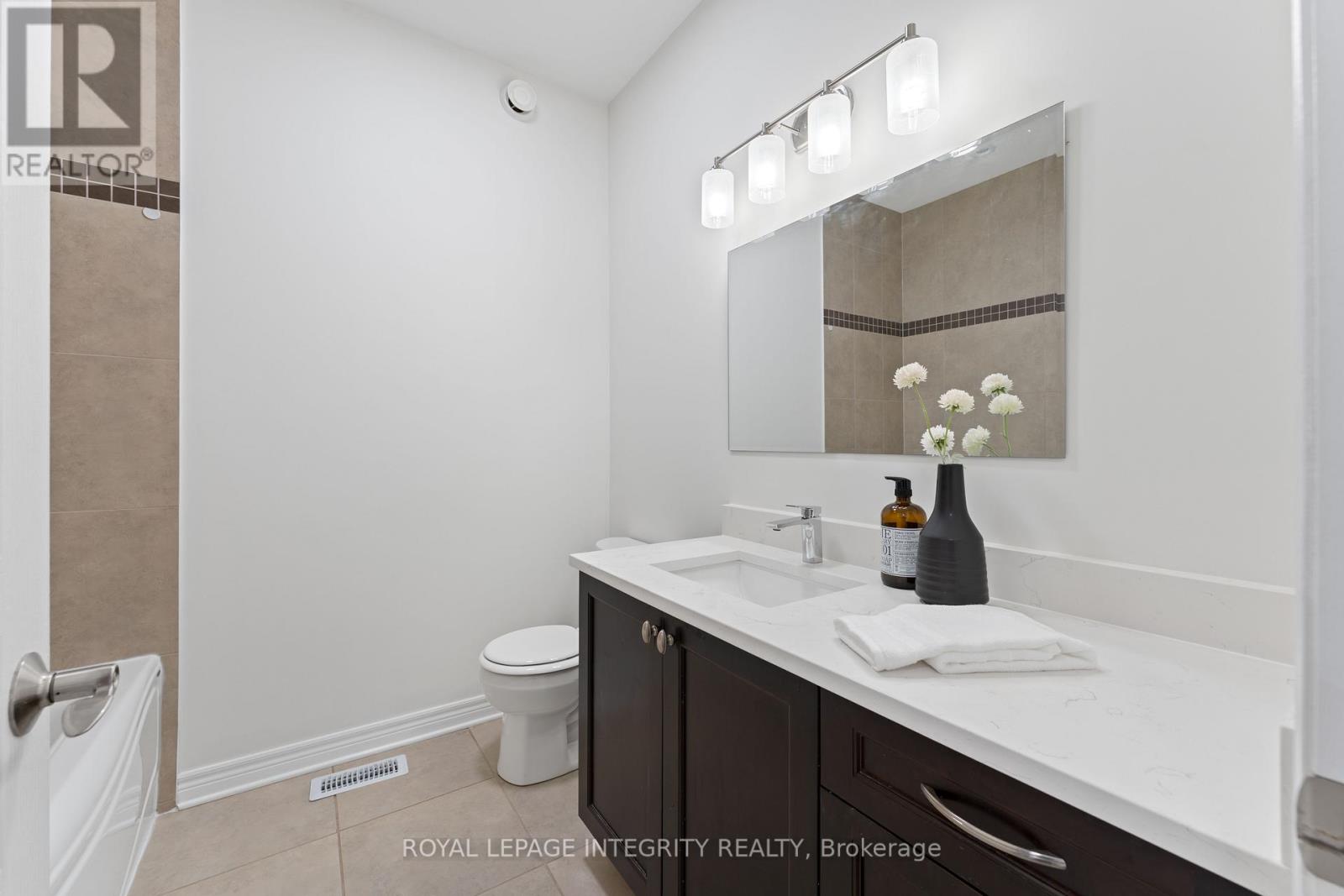Photo 18 of 449 Landswood Way, Ottawa ON