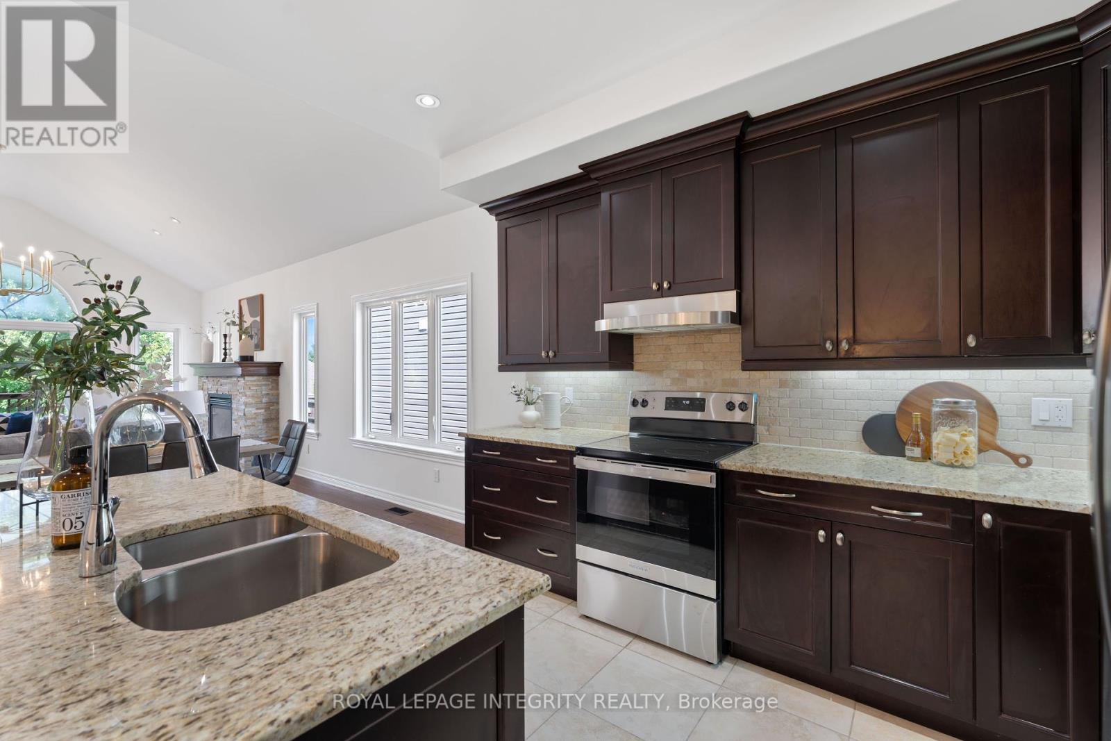 Photo 9 of 449 Landswood Way, Ottawa ON