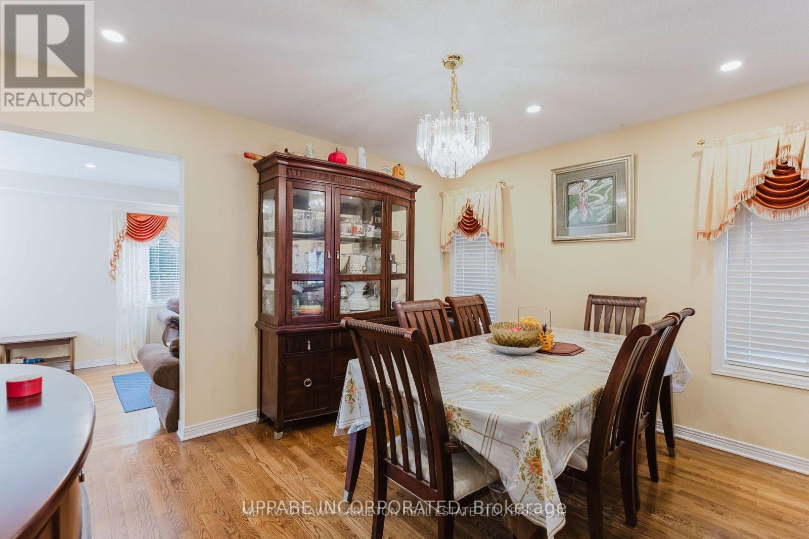 Photo 24 of 28 Armagh Way, Ottawa ON