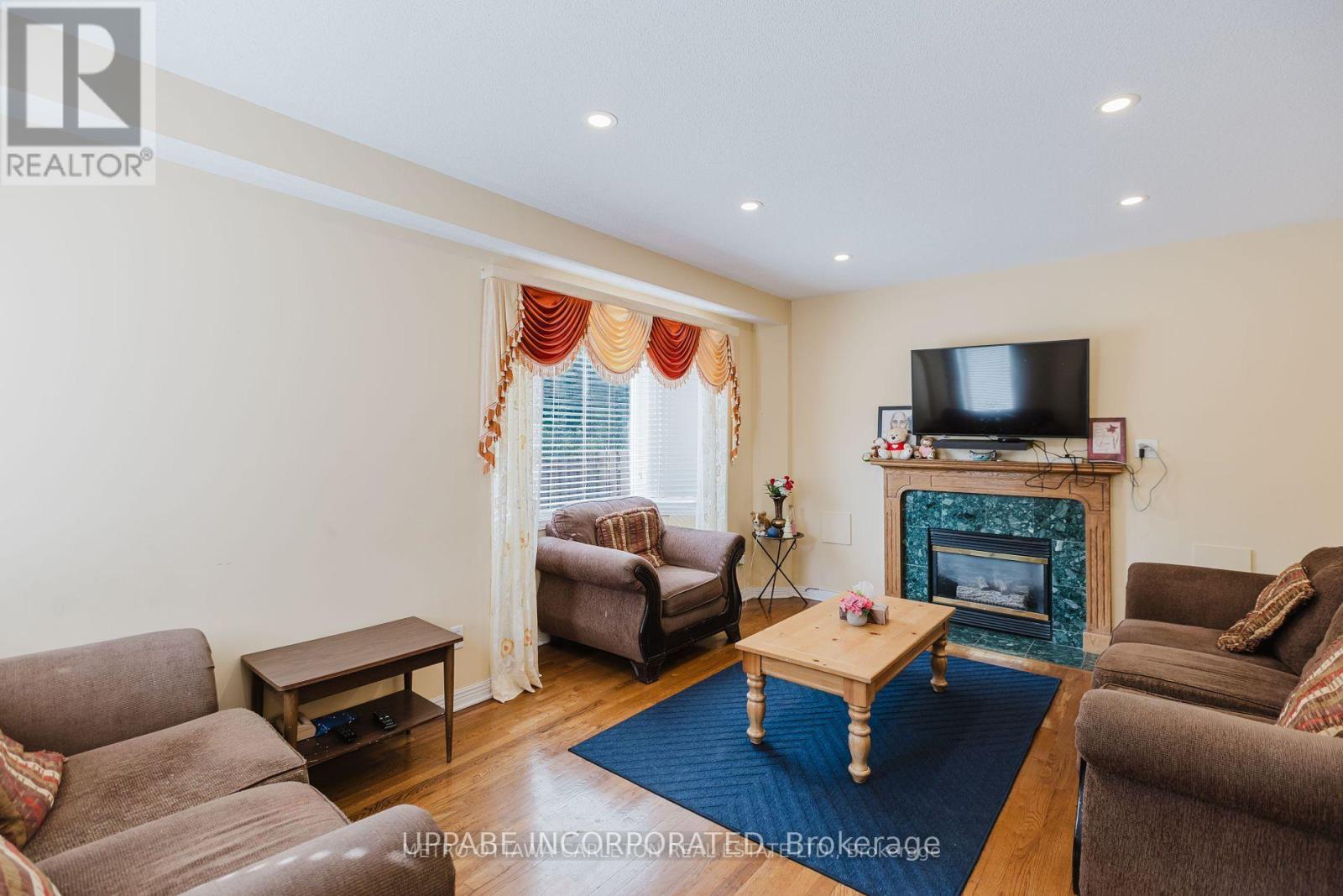 Photo 25 of 28 Armagh Way, Ottawa ON