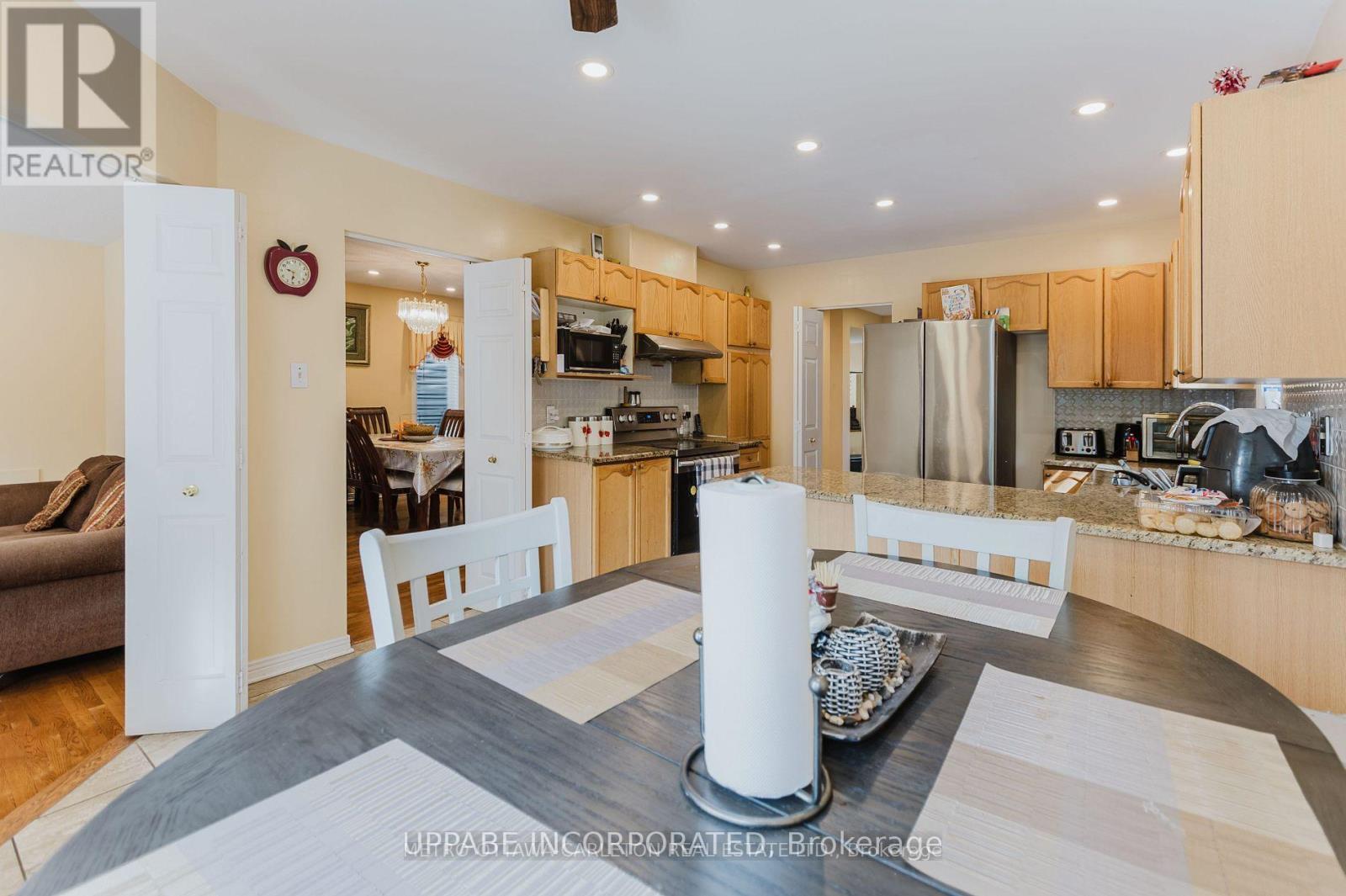 Photo 7 of 28 Armagh Way, Ottawa ON