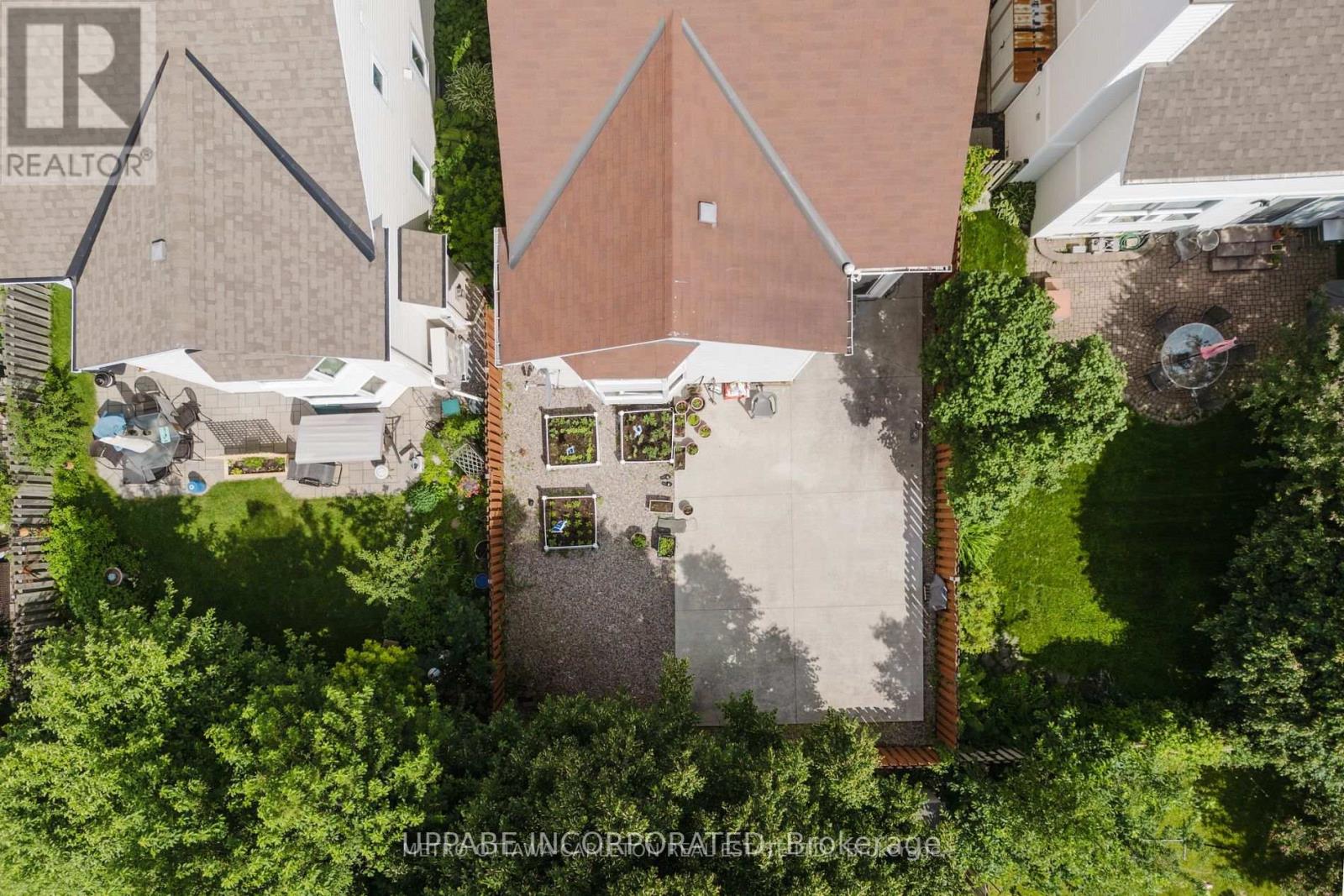 Photo 10 of 28 Armagh Way, Ottawa ON