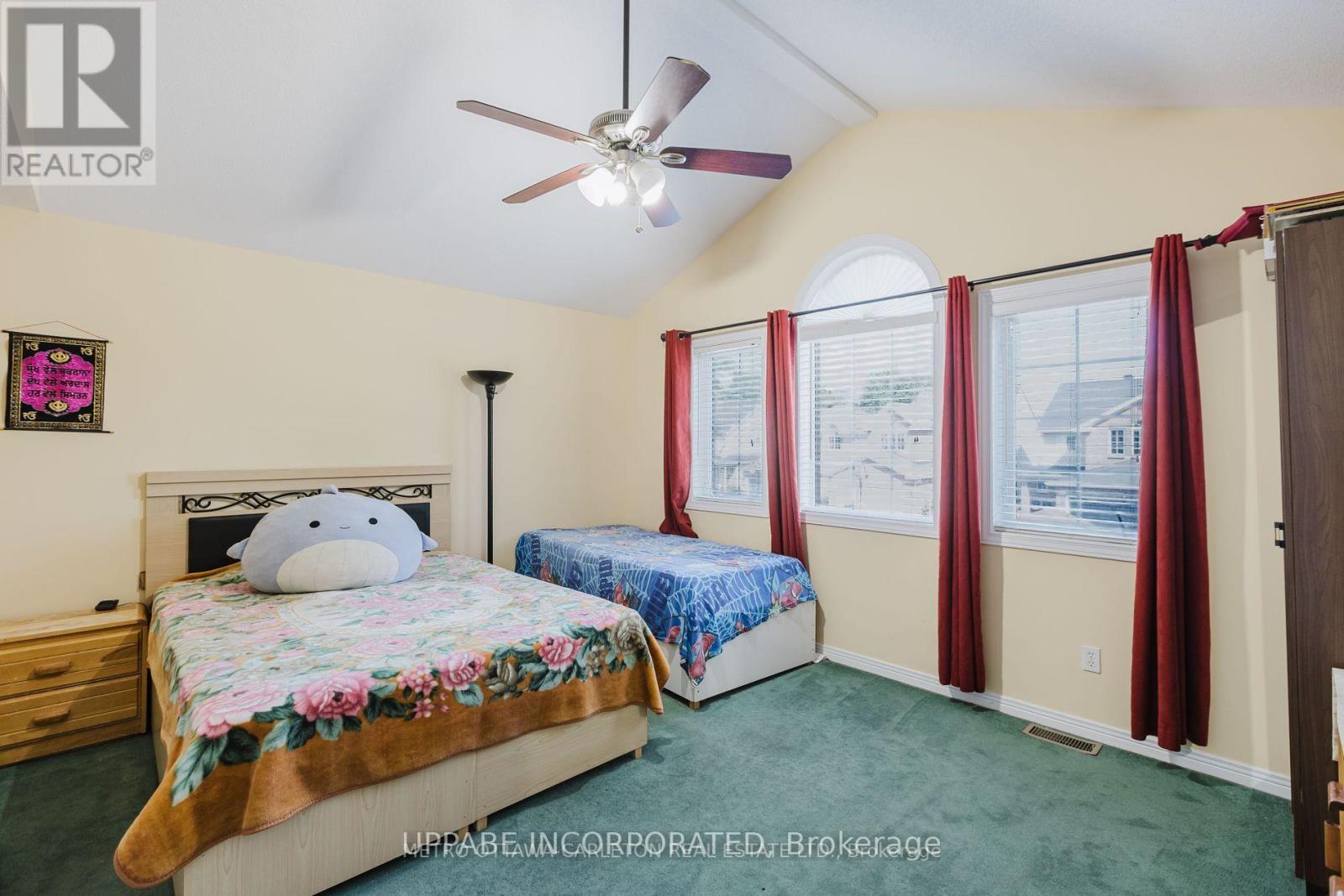 Photo 5 of 28 Armagh Way, Ottawa ON