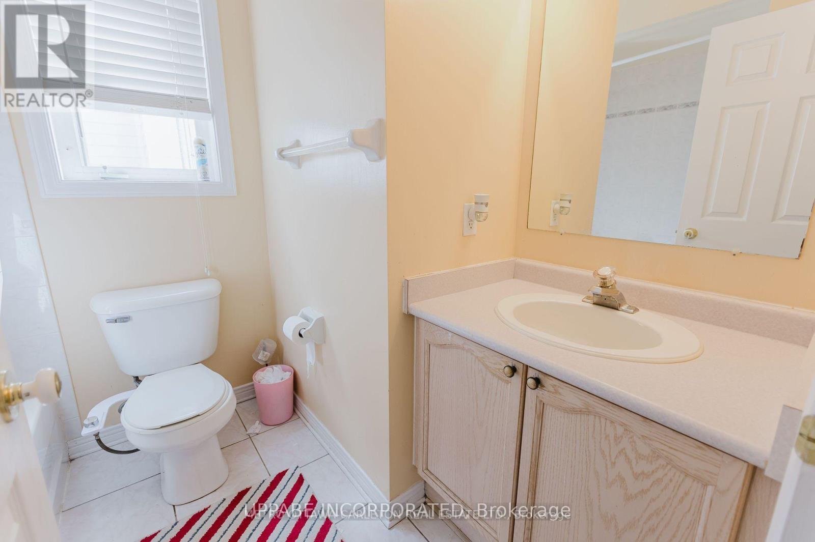 Photo 19 of 28 Armagh Way, Ottawa ON