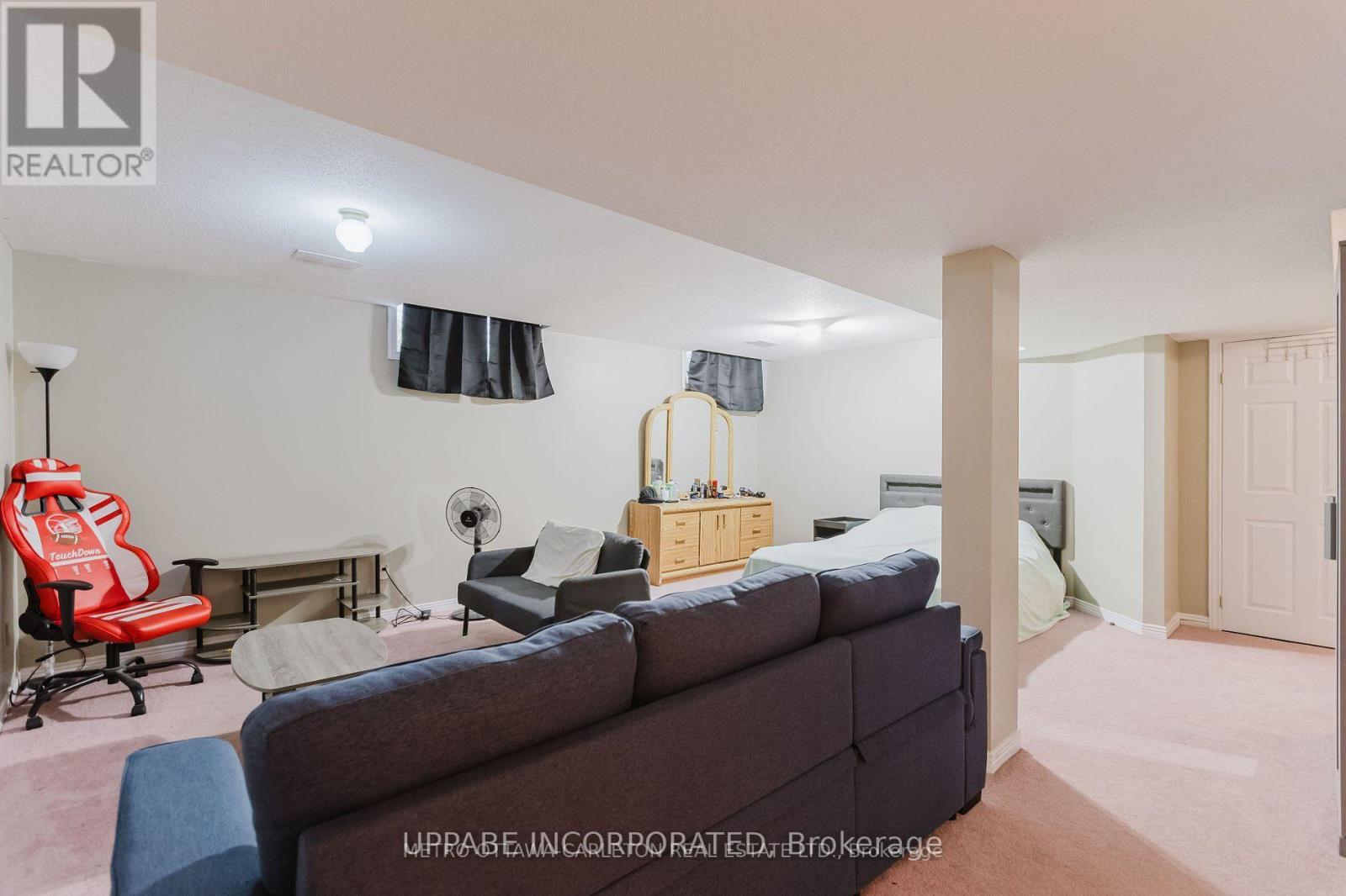 Photo 2 of 28 Armagh Way, Ottawa ON