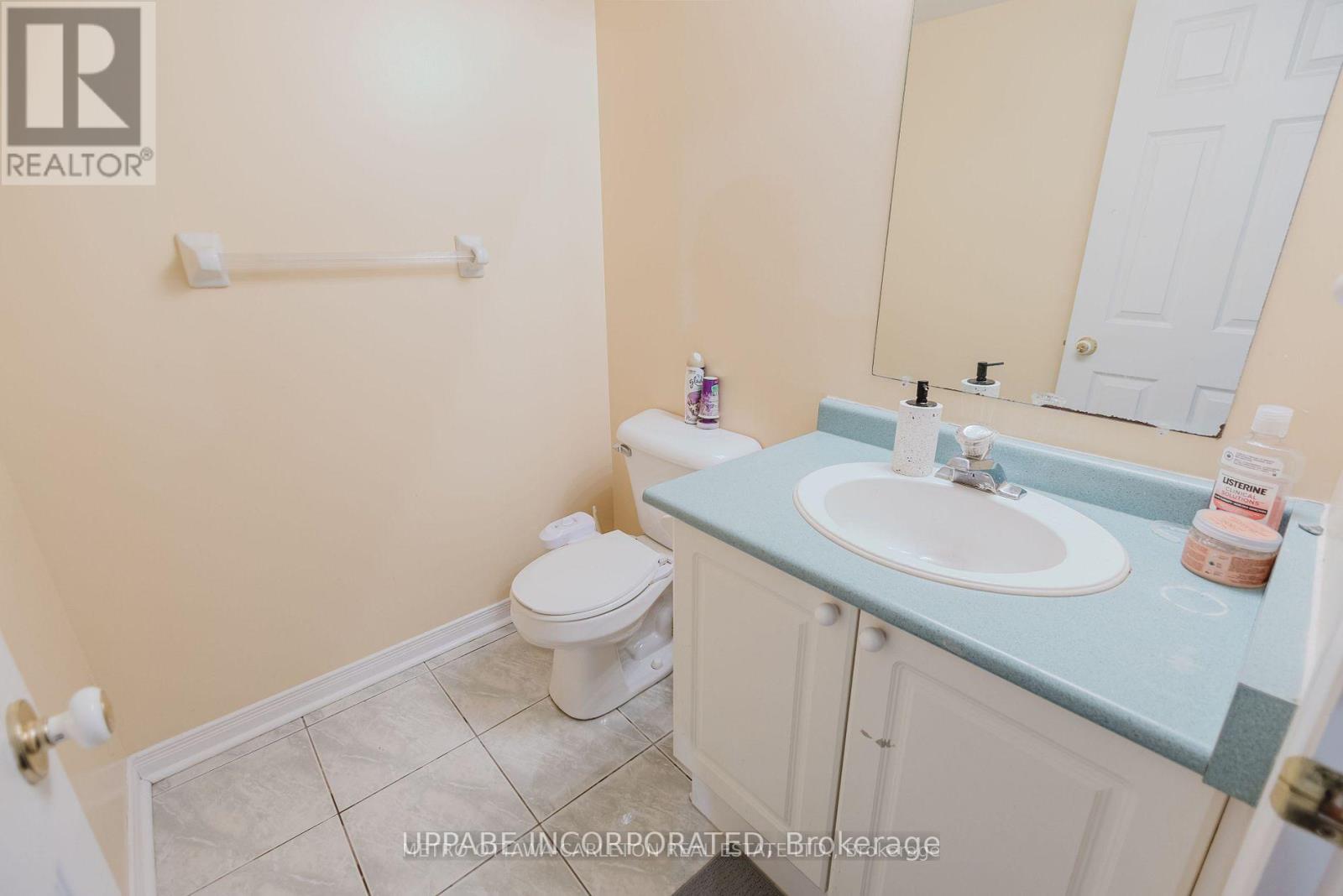 Photo 4 of 28 Armagh Way, Ottawa ON