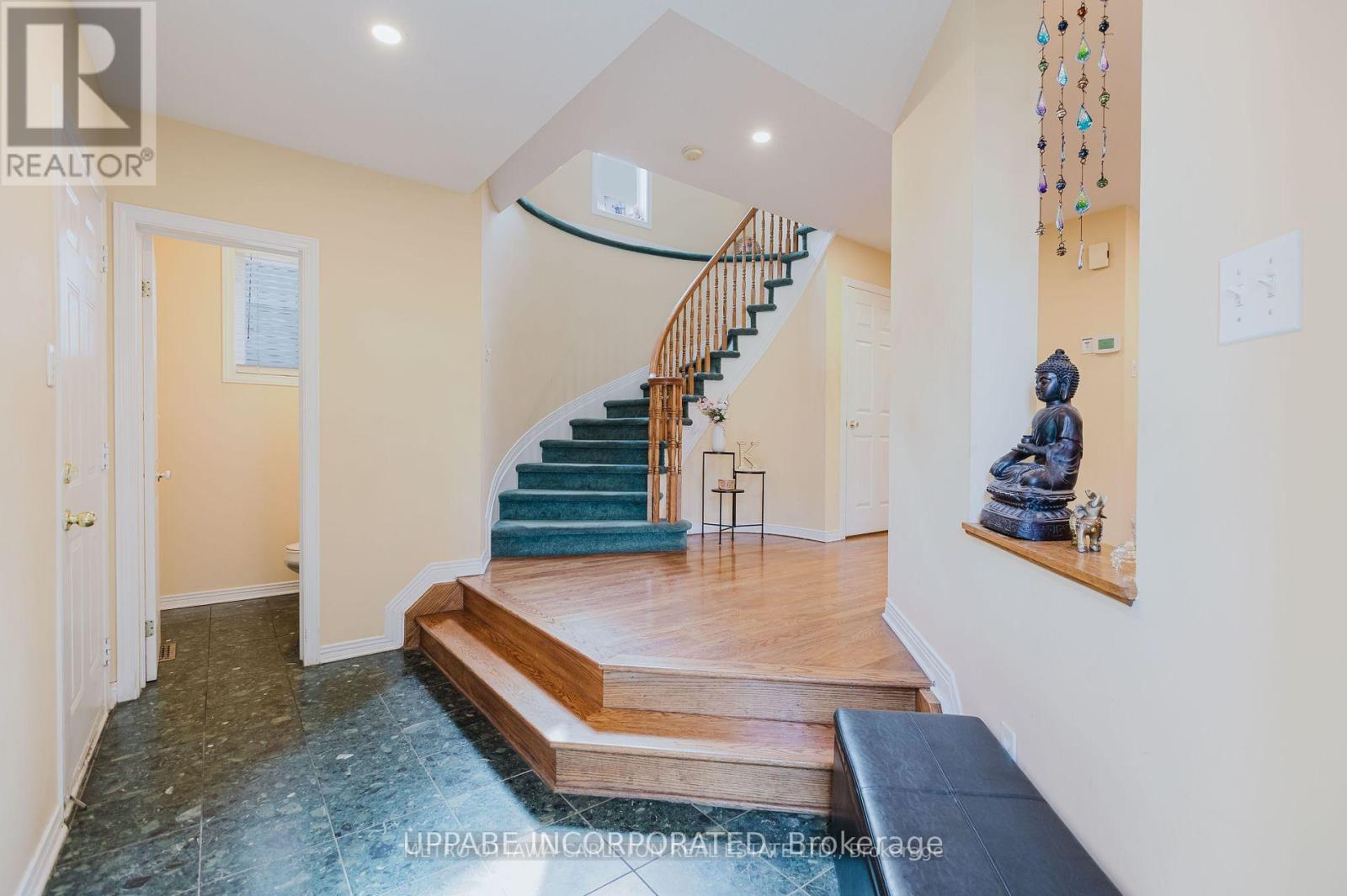 Photo 21 of 28 Armagh Way, Ottawa ON