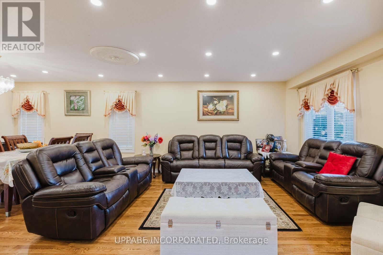Photo 23 of 28 Armagh Way, Ottawa ON
