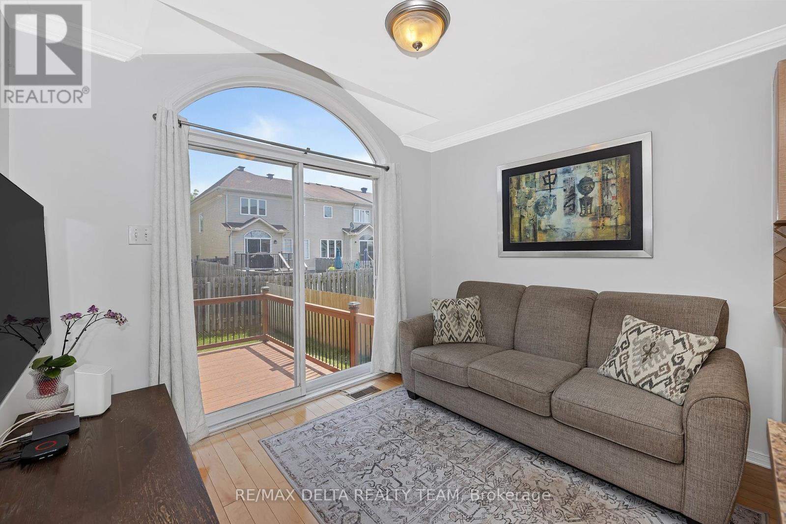 Photo 5 of 2209 Silverado Crescent, Ottawa ON