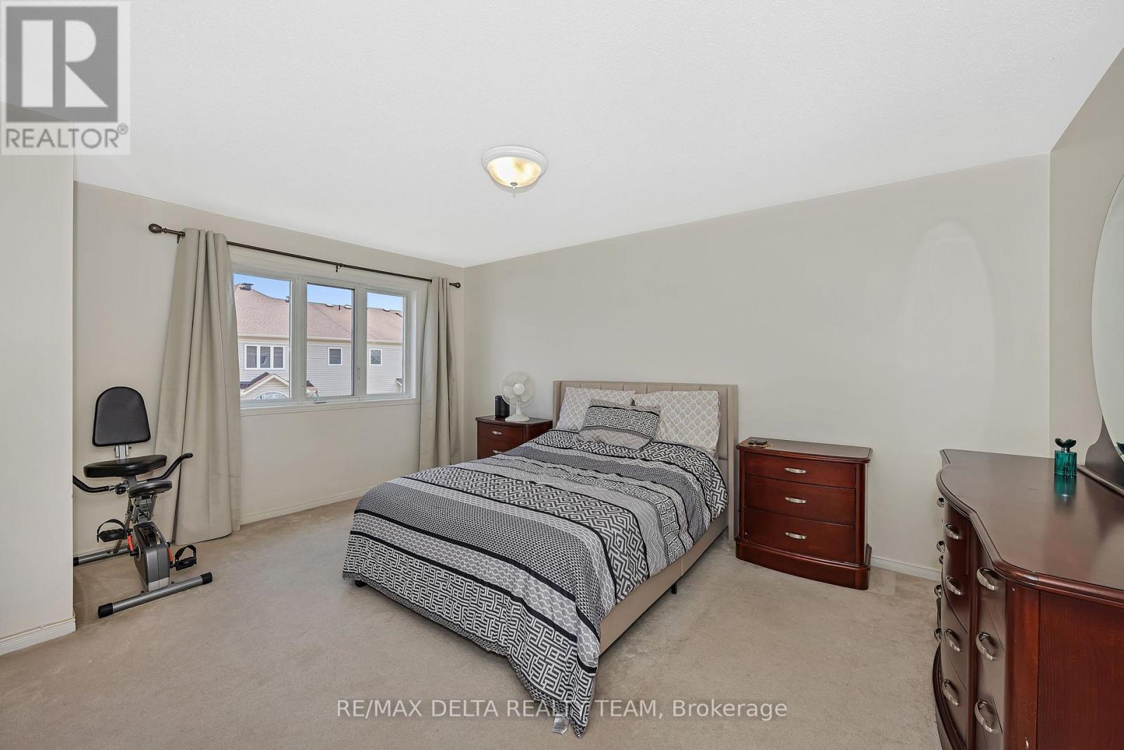 Photo 1 of 2209 Silverado Crescent, Ottawa ON