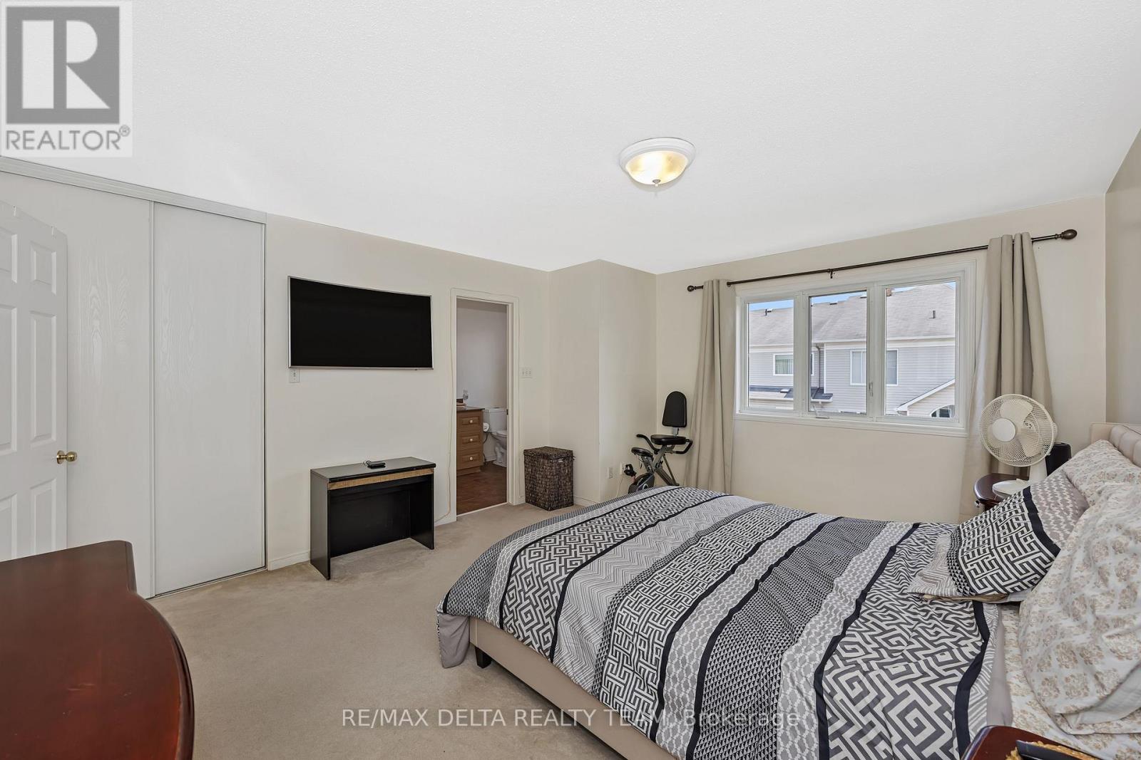 Photo 8 of 2209 Silverado Crescent, Ottawa ON