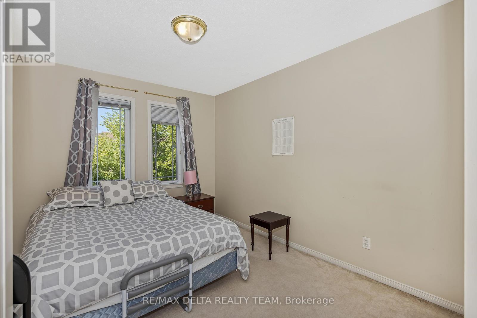 Photo 3 of 2209 Silverado Crescent, Ottawa ON