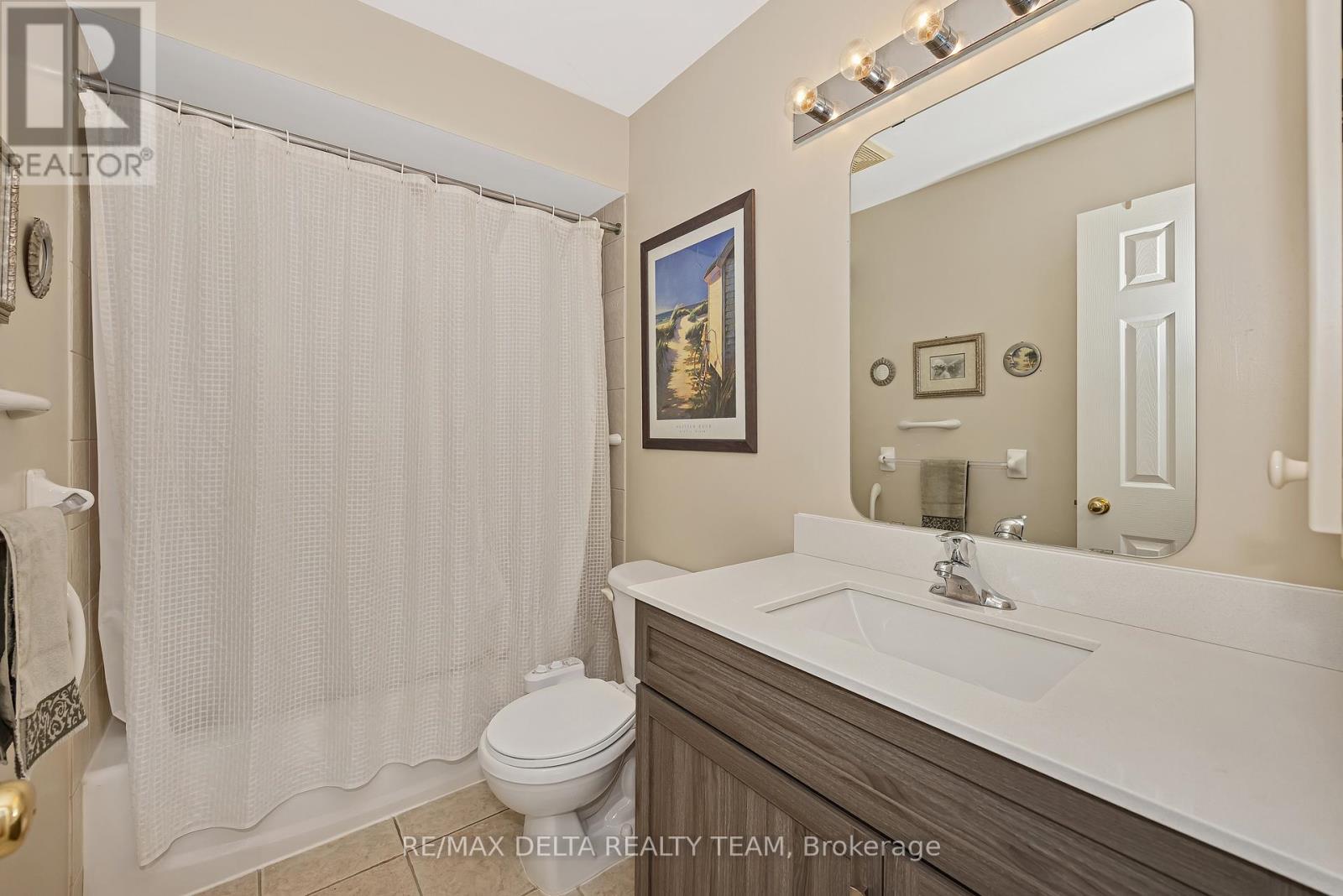 Photo 2 of 2209 Silverado Crescent, Ottawa ON