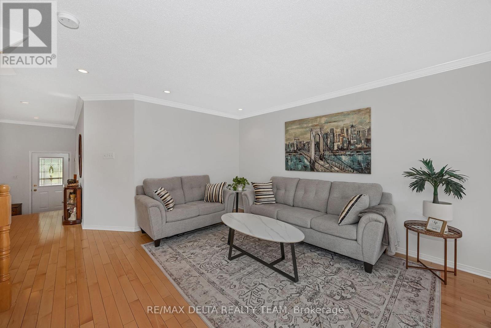 Photo 18 of 2209 Silverado Crescent, Ottawa ON