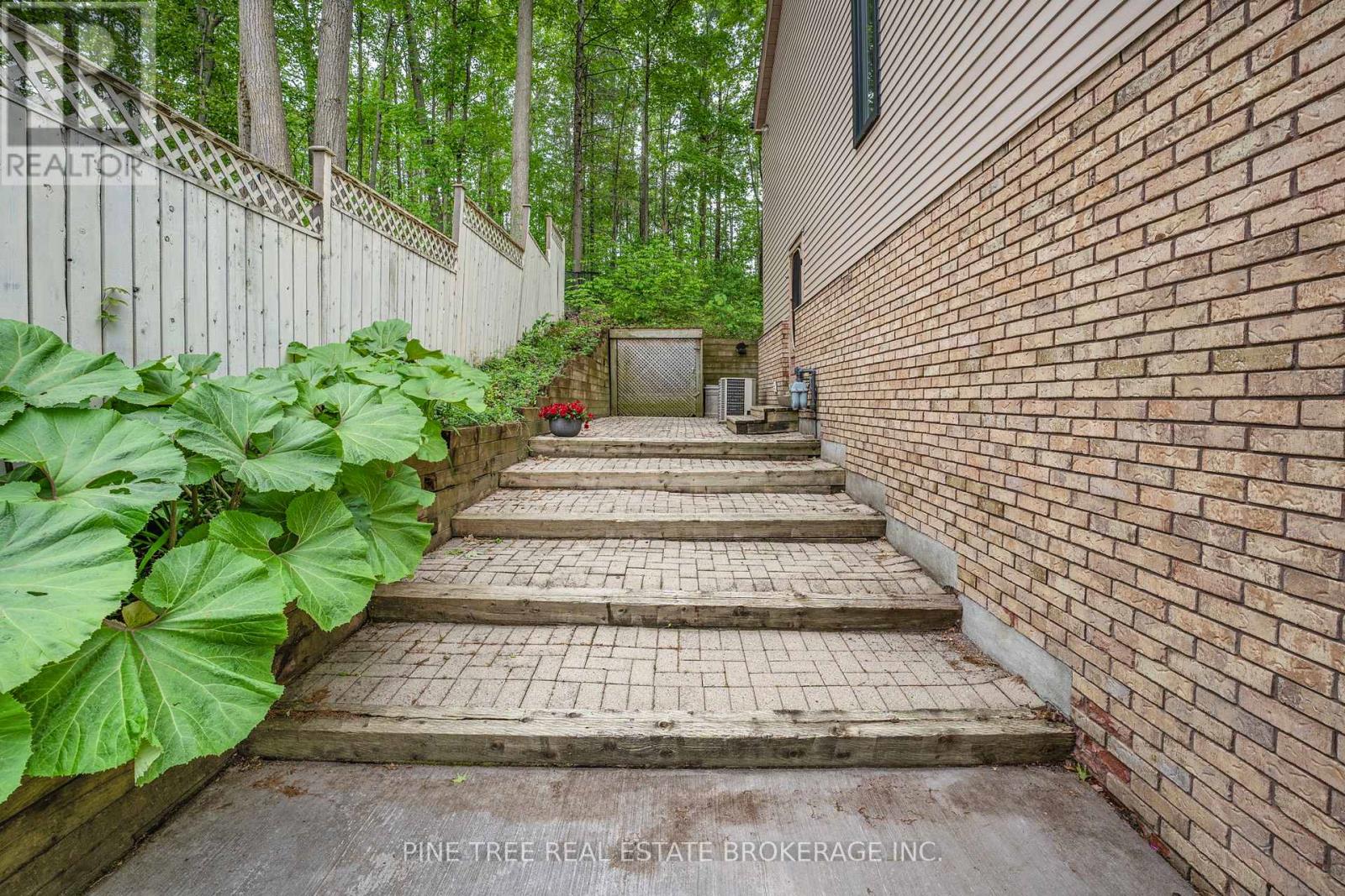 Photo 22 of 8 Frid Boulevard, Springwater ON