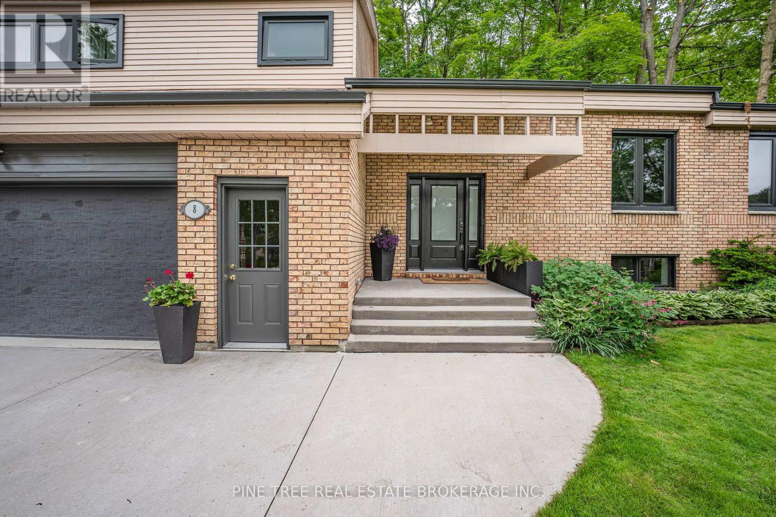 Photo 42 of 8 Frid Boulevard, Springwater ON