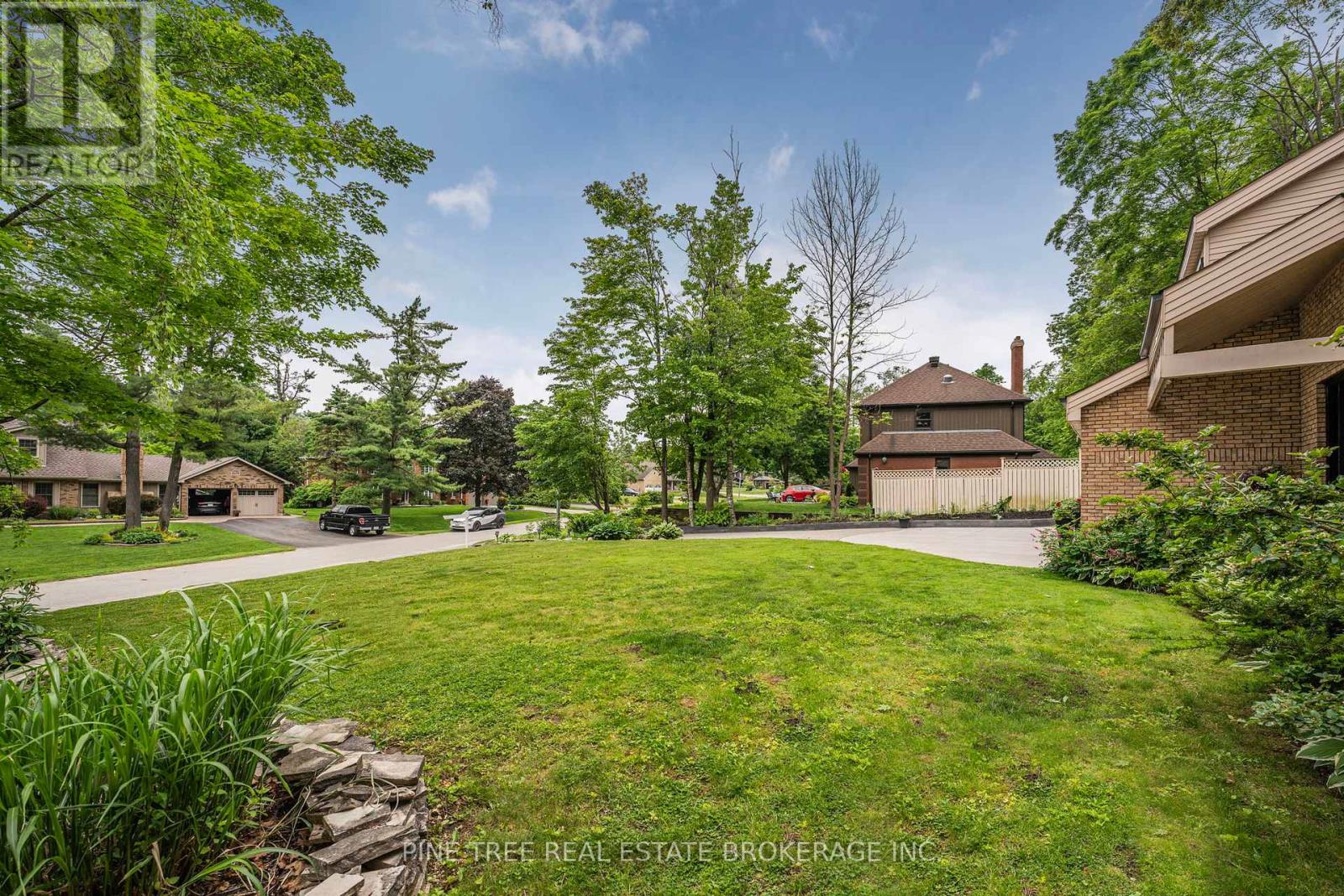 Photo 41 of 8 Frid Boulevard, Springwater ON