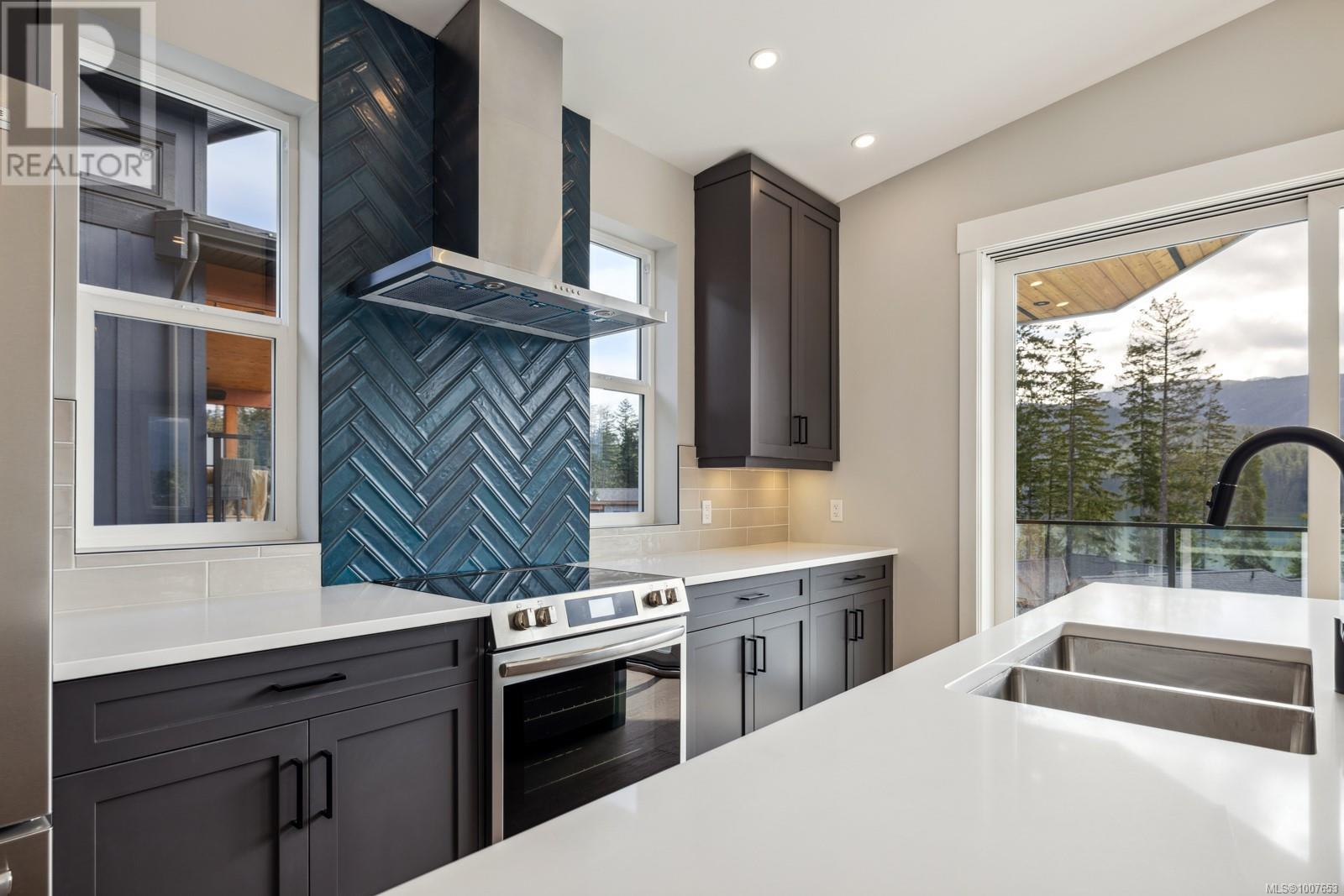 Photo 16 of 9394 Lakefront Rise, Lake Cowichan BC
