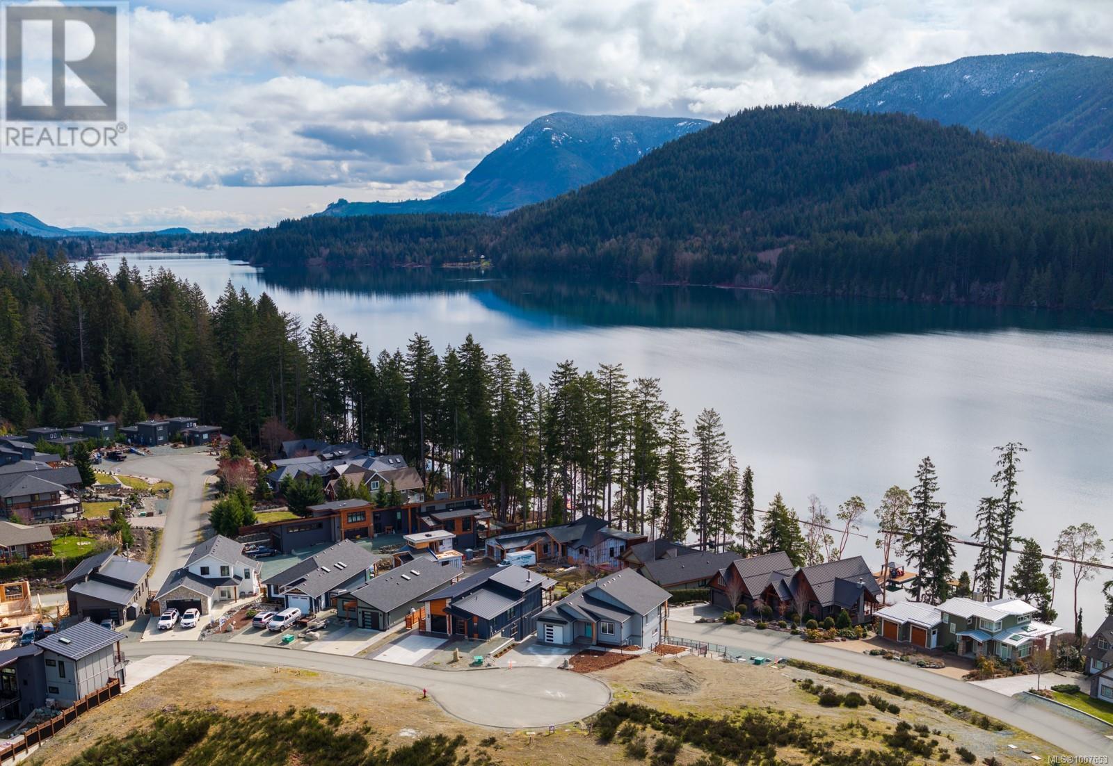 Photo 4 of 9394 Lakefront Rise, Lake Cowichan BC