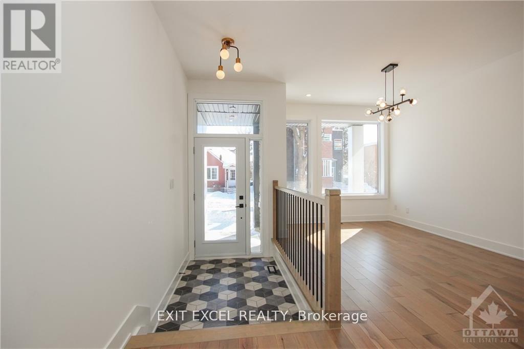 Foyer / Dining Room