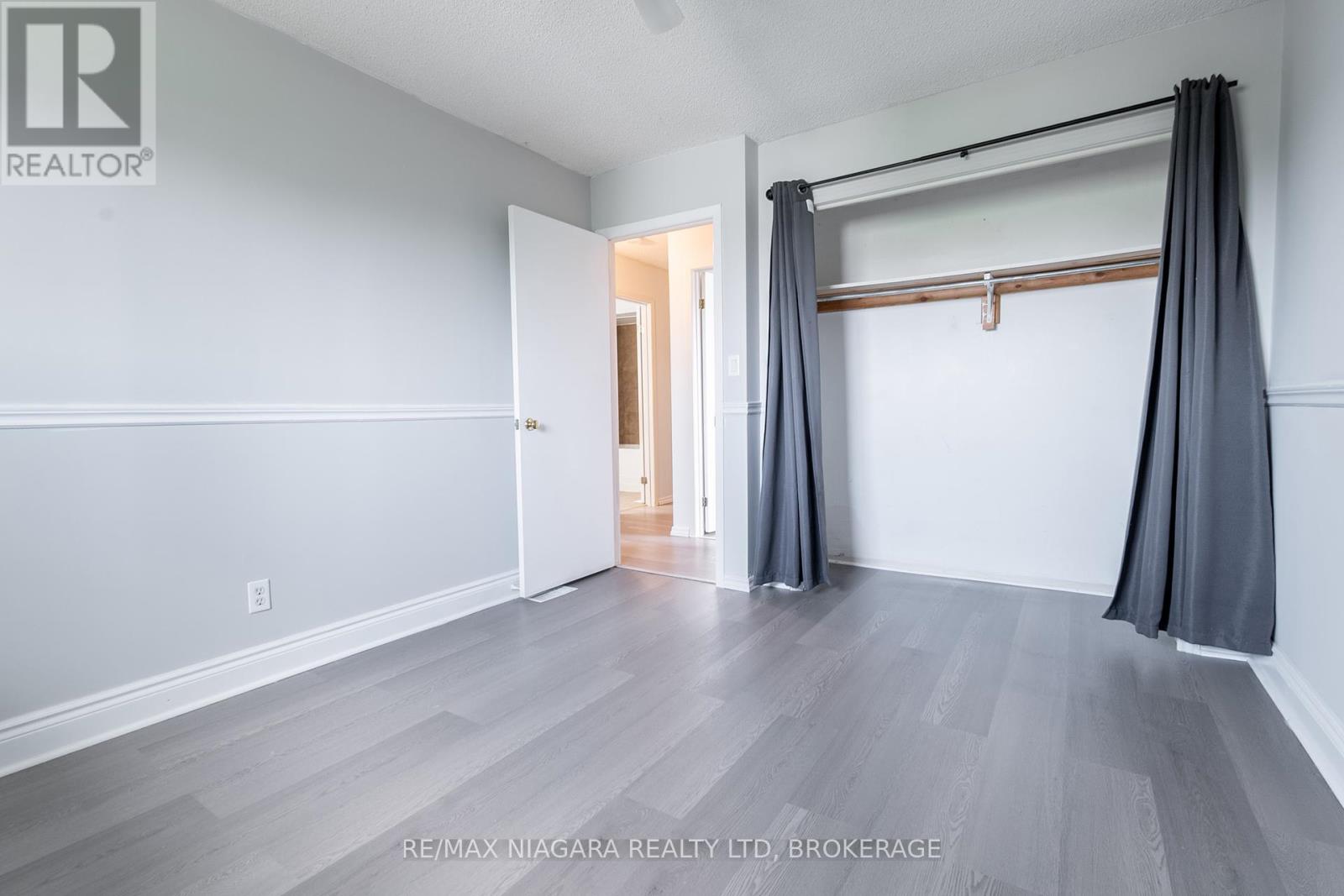 Photo 14 of 49 Autumn Place, St Catharines ON