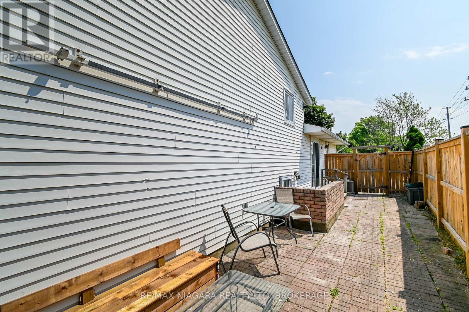 Photo 31 of 49 Autumn Place, St Catharines ON