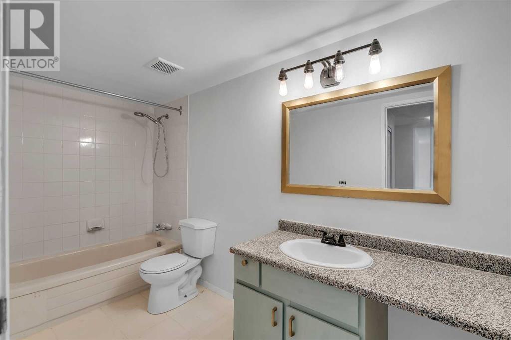 Single Family House for Sale in    Street SW Killarney/Glengarry Calgary 