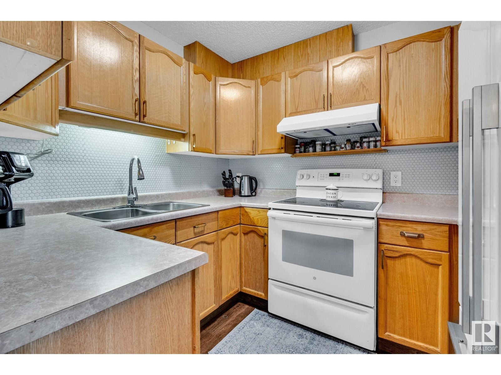 Photo 11 of 217 18012 95 Av Nw, Edmonton AB