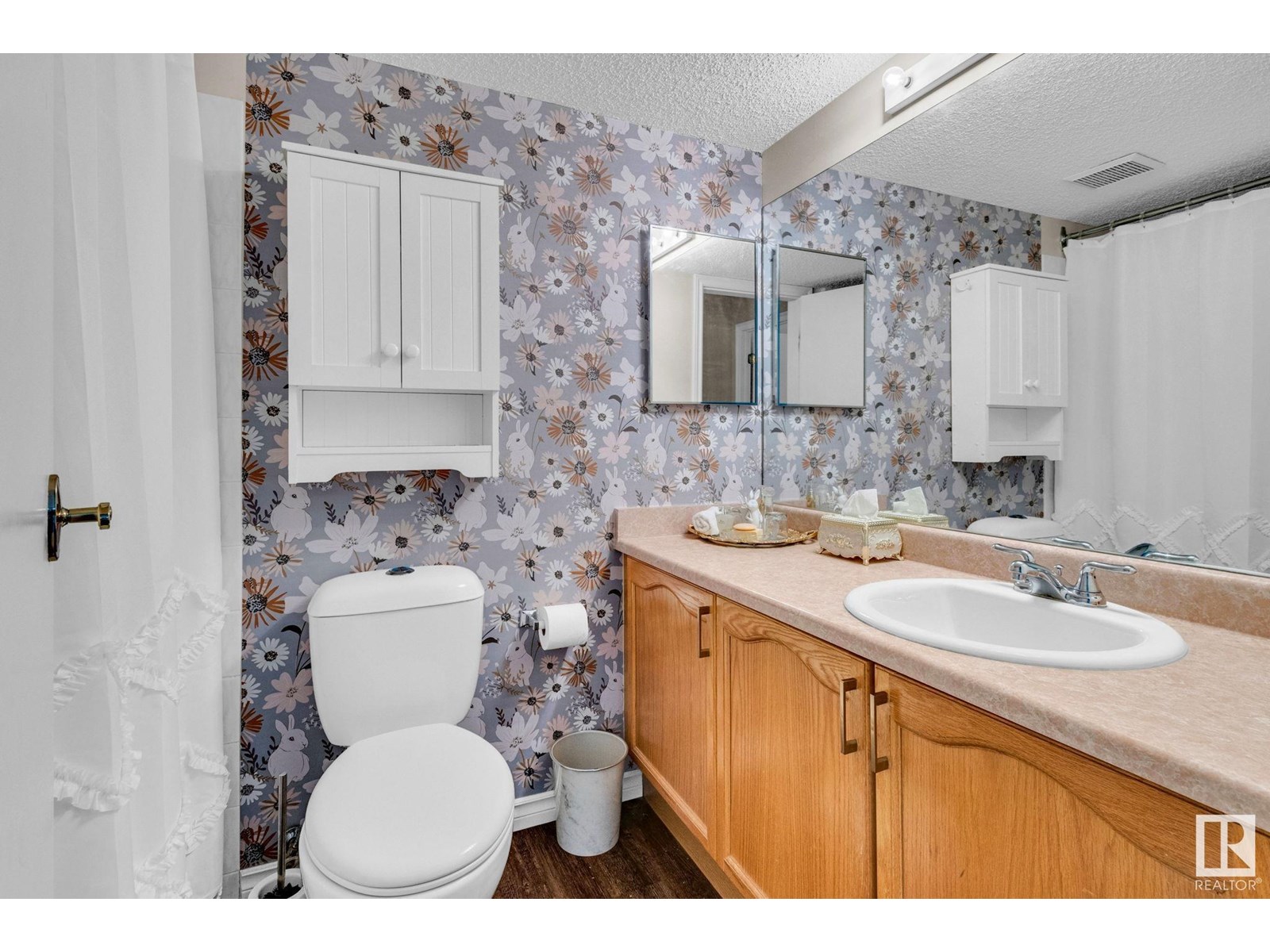 Photo 13 of 217 18012 95 Av Nw, Edmonton AB