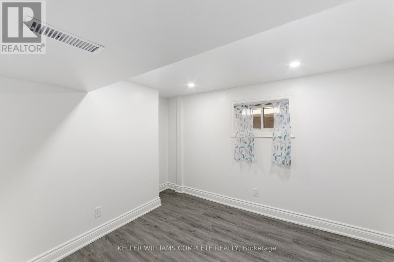 Photo 16 of 27 Melrose Avenue S, Hamilton ON