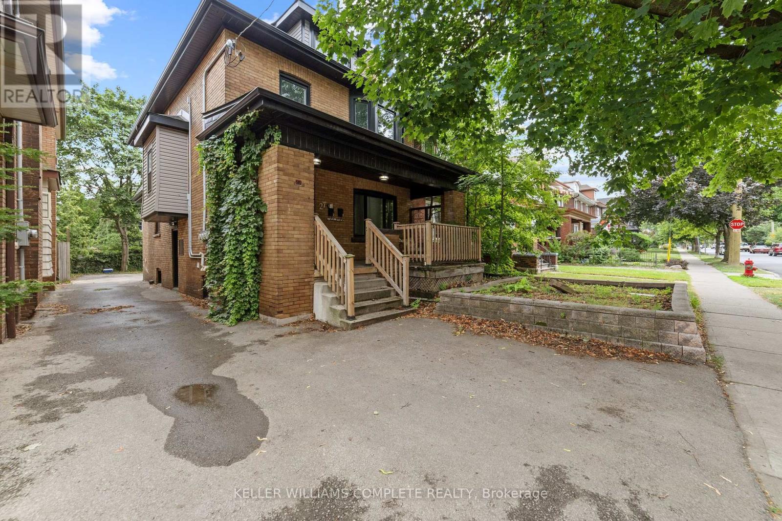 Photo 2 of 27 Melrose Avenue S, Hamilton ON