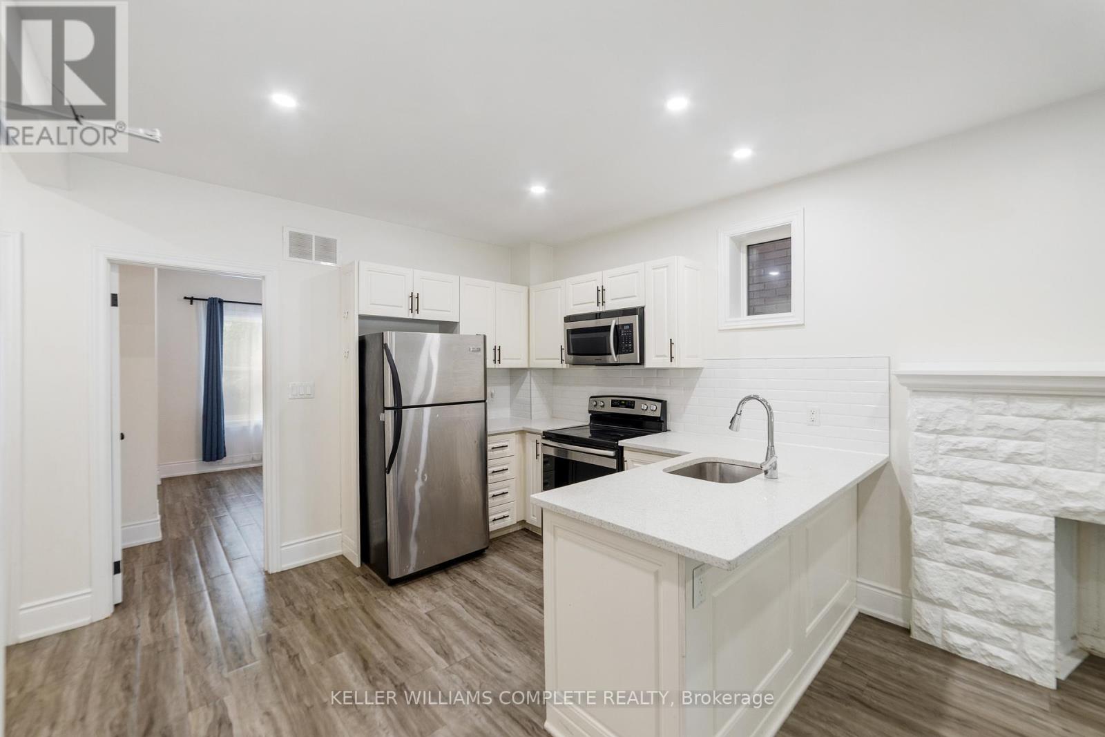 Photo 7 of 27 Melrose Avenue S, Hamilton ON