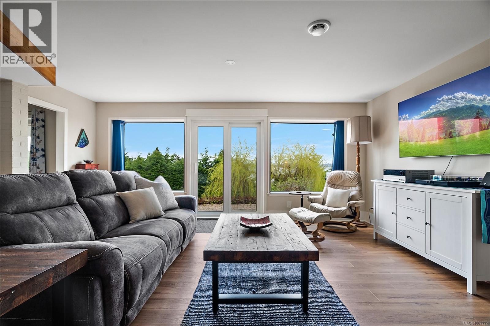 Photo 25 of 5055 Lochside Dr, Saanich BC
