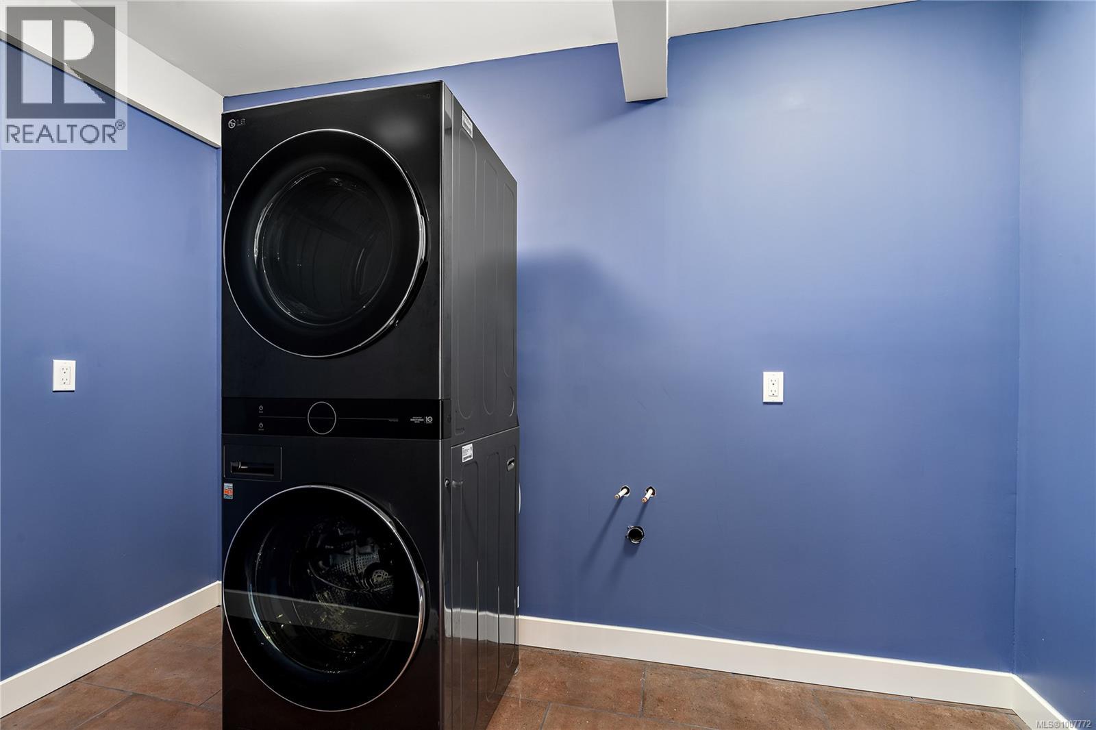 Photo 8 of 5055 Lochside Dr, Saanich BC