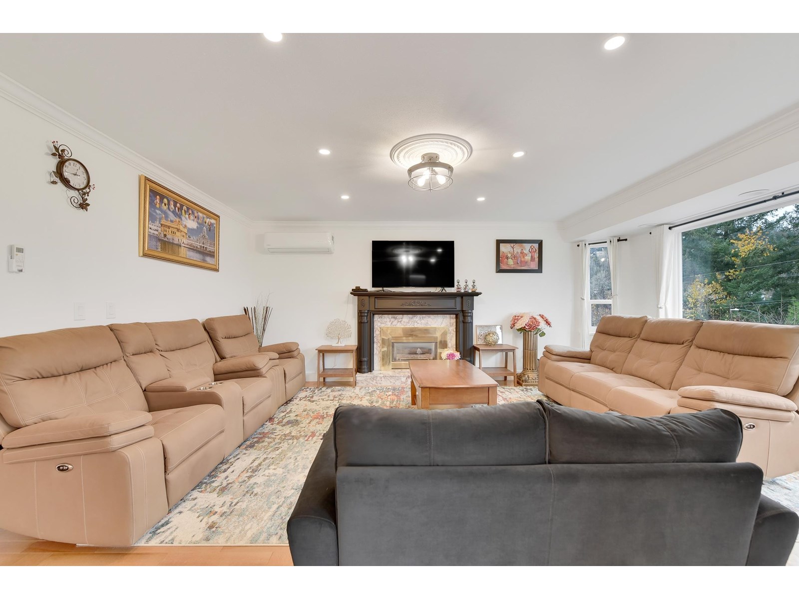 Photo 2 of 2215 Orchard Drive, Abbotsford BC