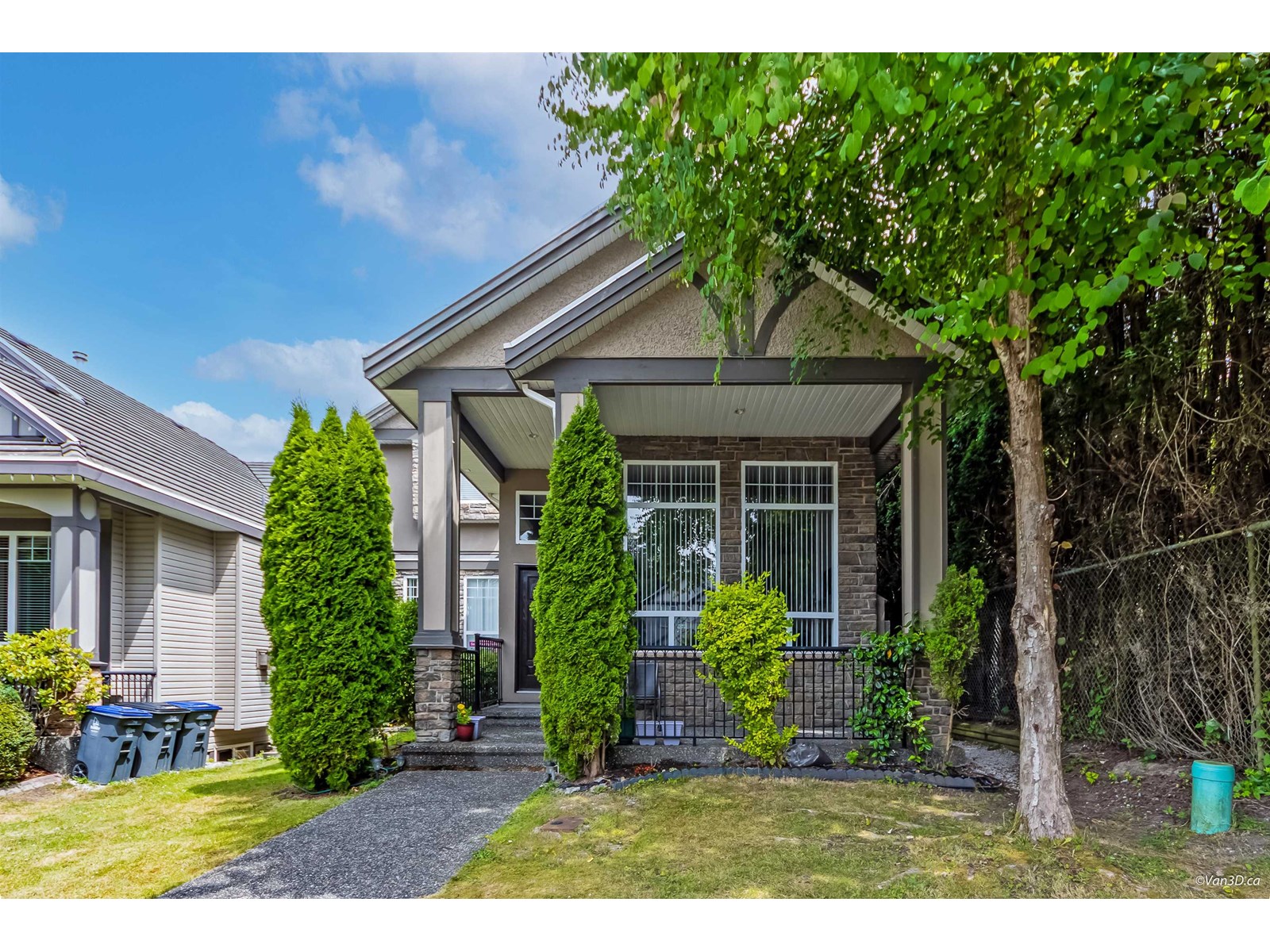 Photo 1 of 7506 143 C Street, Surrey BC