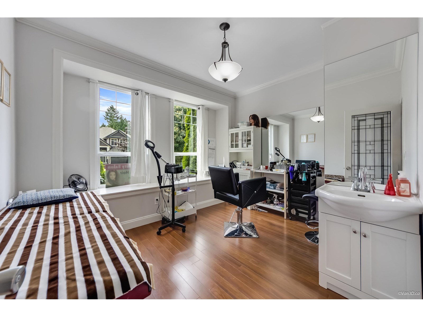 Photo 8 of 7506 143 C Street, Surrey BC
