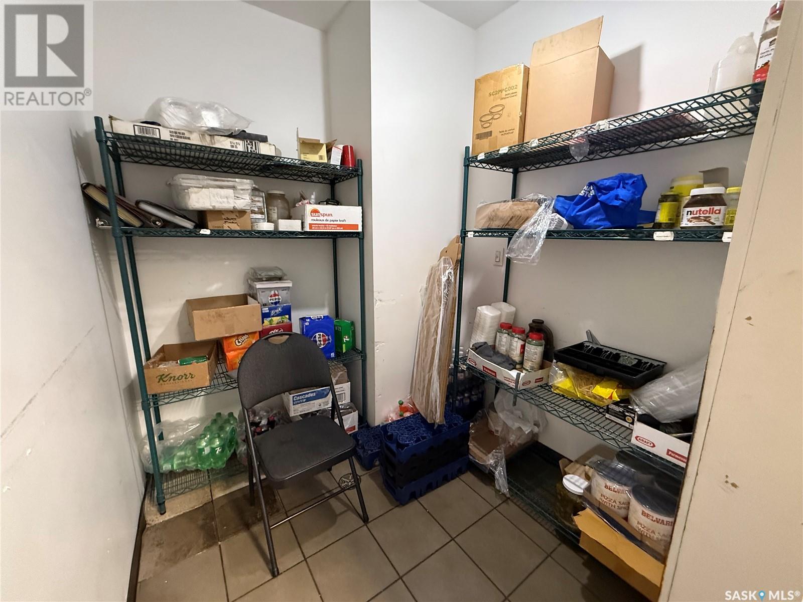 Photo 11 of 1402 B College Drive, Saskatoon SK