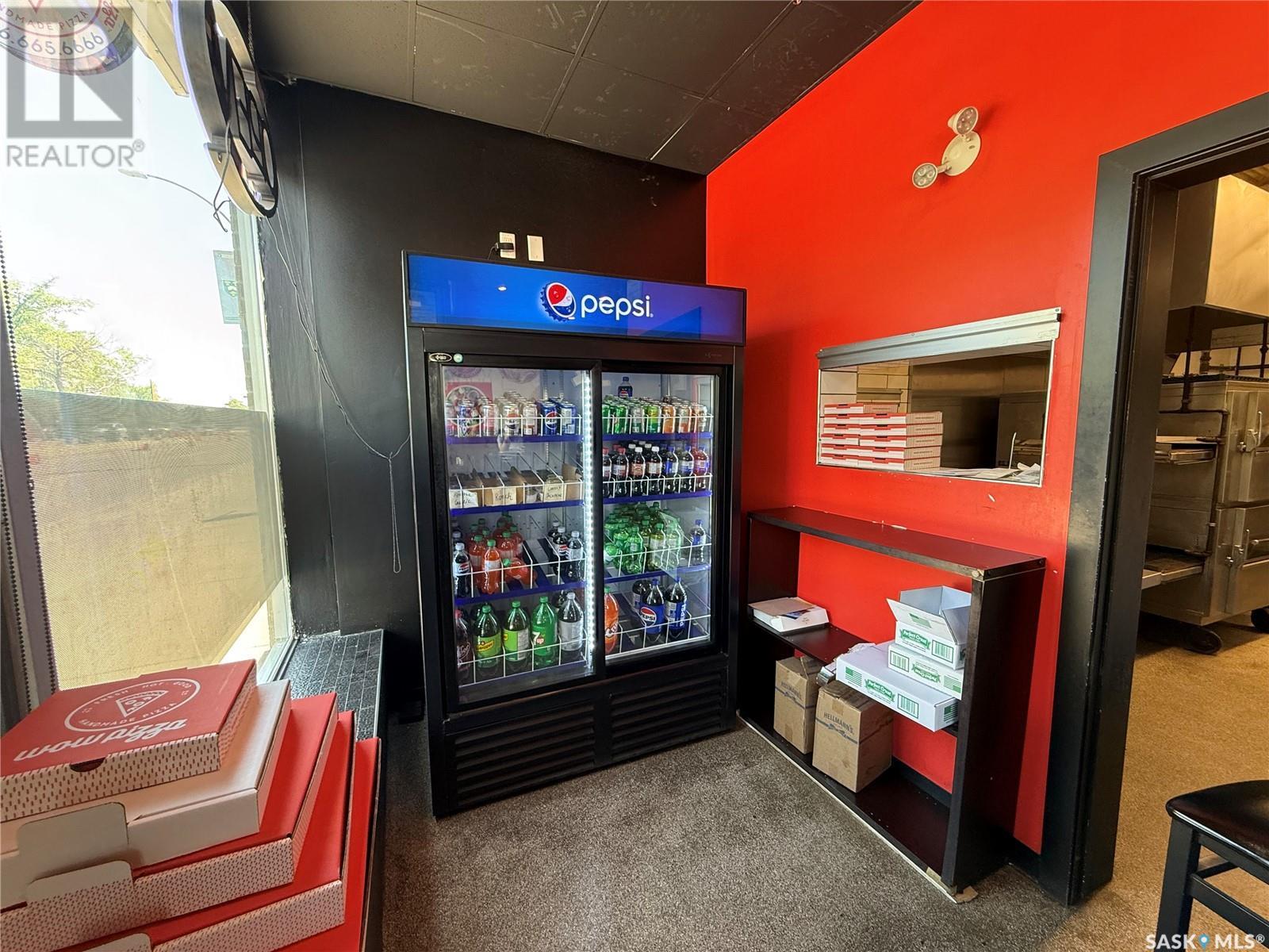 Photo 5 of 1402 B College Drive, Saskatoon SK